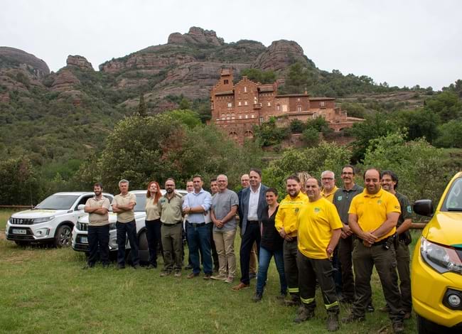 Tècnics del PVI, del Parc Natural, ADF i Agents Rurals, davant el Marquet de les Roques. Autor: XPN