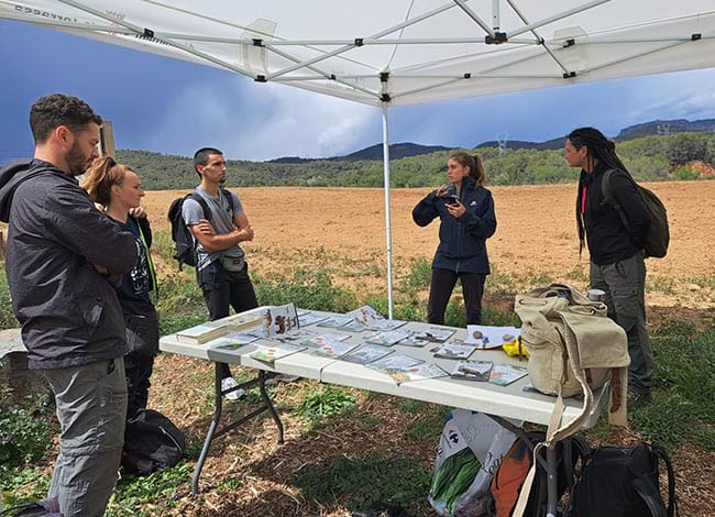 La pluja no va espantar els participants. Autor: ADENC