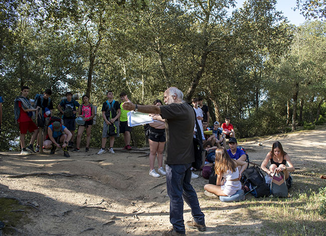 Joan Manuel Riera fent un servei comunitari amb l'Institut els Roures de Dosrius (2022). Autoria: XPN