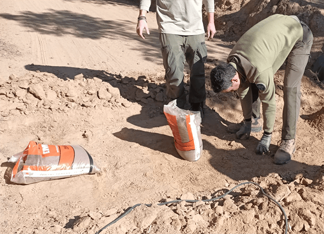 Tasques prèvies a la instal·lació de l'ecocomptador al Montnegre. Autor: XPN