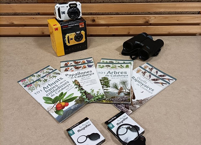 El premi que va rebre el centre educatiu va ser una càmera de fotos i un paquet de materials per a l'escola. © Anthesis Lavola El premi que va rebre el centre educatiu va ser una càmera de fotos i un paquet de materials per a l'escola. © Anthesis Lavola