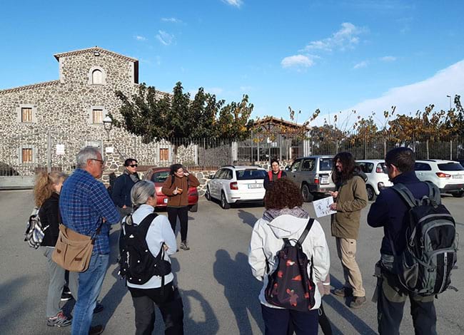 Els participants, davant el Museu de la Pagesia de Fogars de la Selva. Autor: Escola de Natura del Corredor