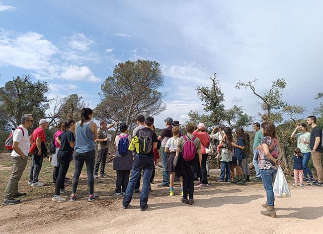 Participants a la passejada ornitològica per commemorar el Dia Mundial de les Aus. Autor: XPN