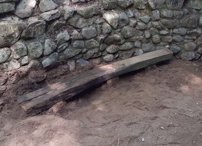 Un dels bancs que el grup va netejar. Autor: Ricard Cases / Agrupe