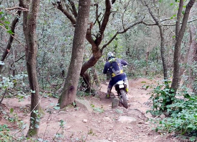 Motocicleta circulant per una zona no permesa.<br />Autor: XPN