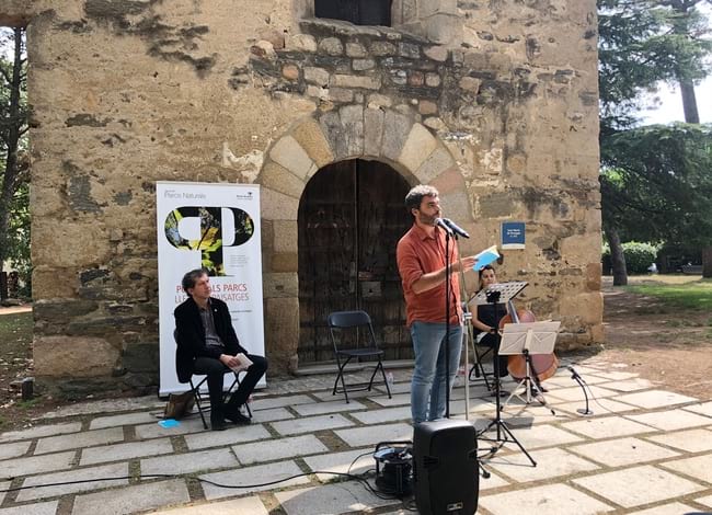 Plantada, Lluís i Robilliars davant la Rectoria Vella. Autor: Tramoia Produccions Culturals