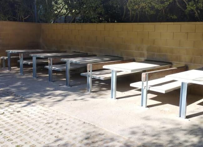 Taules de l'Àrea d'esplai del Corredor, ja reparades. Autor: XPN