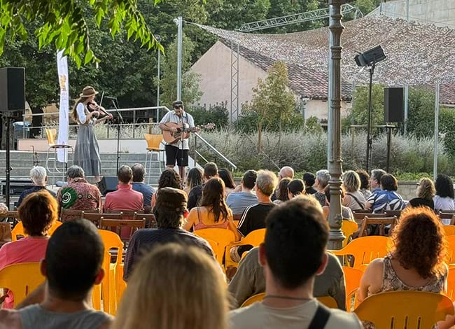 Més d'un centenar de persones van gaudir del duet. Autor: Neandertal Records