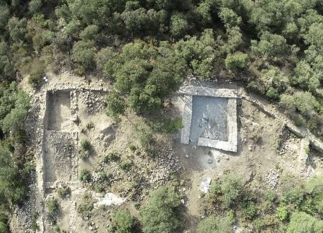 Vista aèria de la zona on es desenvolupen les tasques d’excavació i consolidació al poblat. Autor: LAiPat