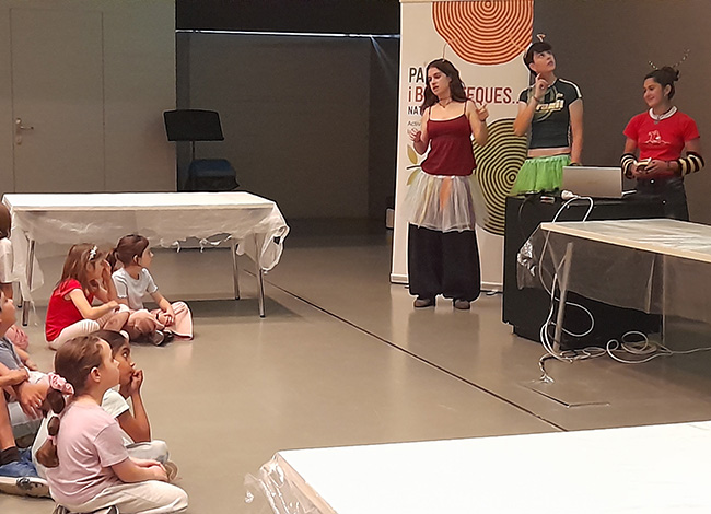 L'alumnat de l'ISMAB que va dur a terme el taller sobre la conservació dels insectes. © XPN
