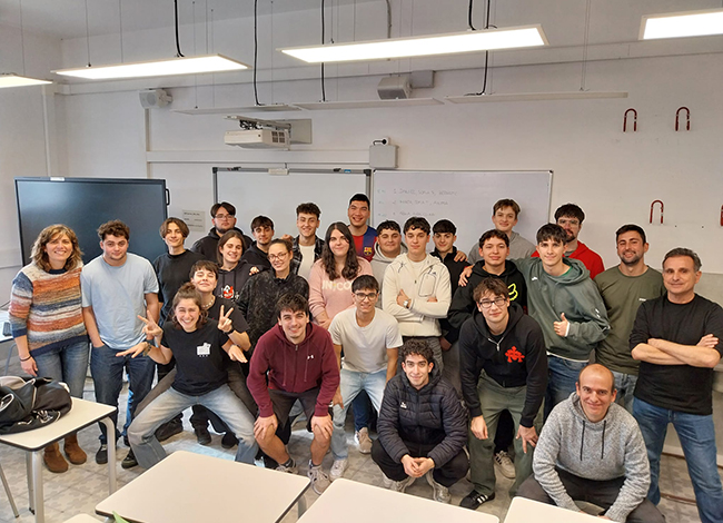 Alumnes i tècnics, a l'ISMAB. Autor: XPN