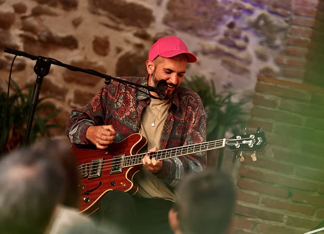 Vic Moliner en ple concert. Autor: David Cassany / Neandertal Records