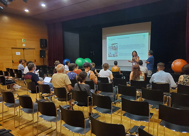 Públic assistent a la presentació del projecte d'APS realitzat amb alumnat de l'ISMAB. Autoria: XPN