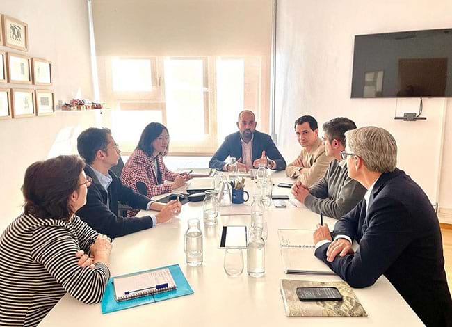 La reunió, a l'Ajuntament de Santa Coloma de Gramenet. Autor: Ajuntament