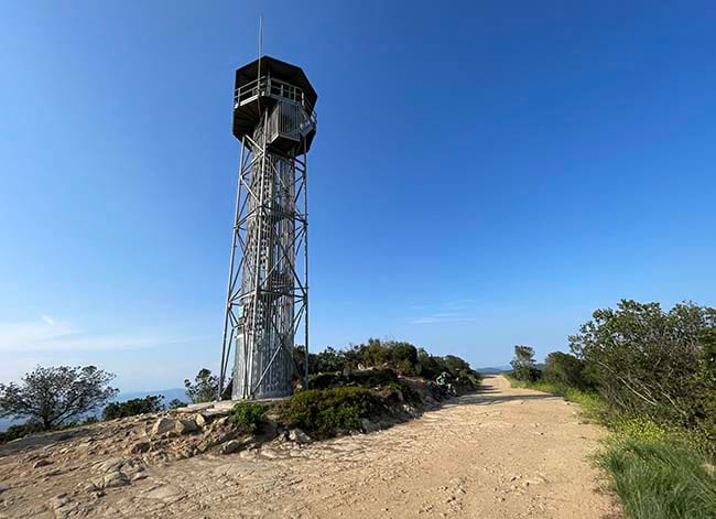 Torre de vigilància al Parc de la Serralada de Marina. Autor: XPN