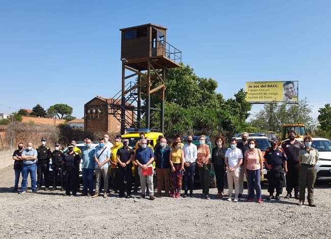 Presentació de la campanya de prevenció d'incendis amb la torre de guaita recuperada al fons.<br />Autor: Ajuntament de Montcada i Reixac