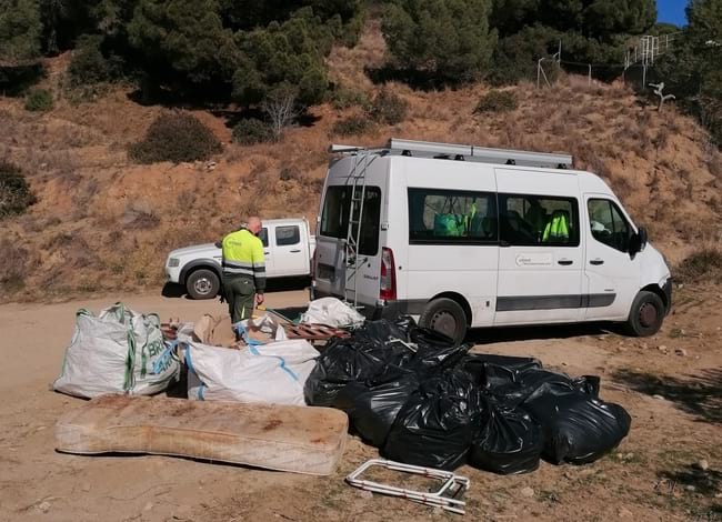 Recollida de les deixalles de l'itinerari del torrent de l'Amigó i entorns. Autor: XPN