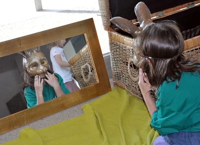 El bagul d'expressió, un dels tallers que fan les biblioteques. Autor: CPNSC