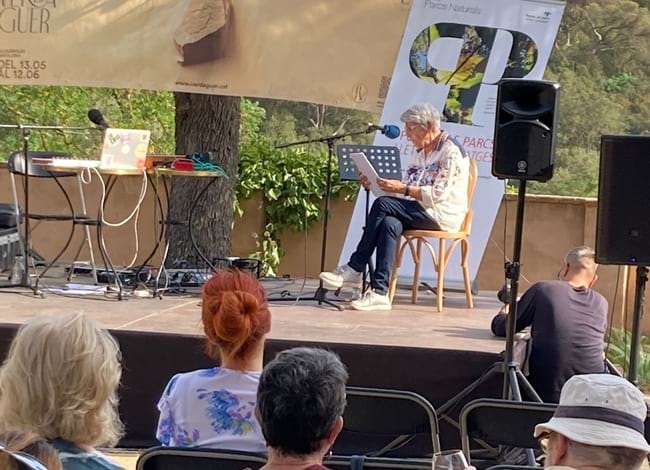 La poeta Antonina Canyelles, durant el recital. Autor: Tramoia Cultura