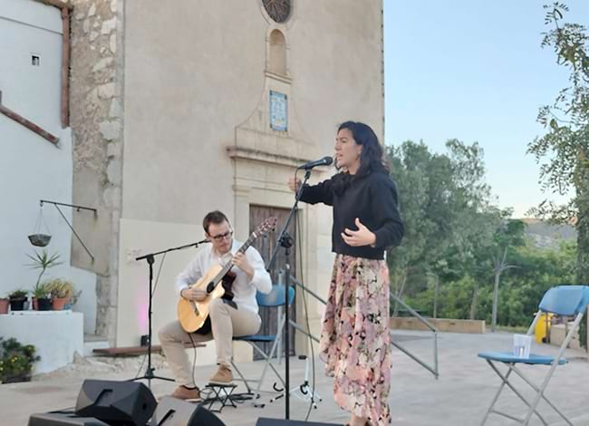 Lia Sampai al concert davant de l'ermita de Sant Pau. Autor: Neandertal Records