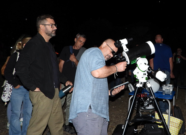 Observació amb el telescopi. Autor: Sofia Paricio