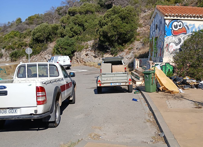 La colla de manteniment del Parc va netejar diversos punts de la carretera de les Costes. © XPN
