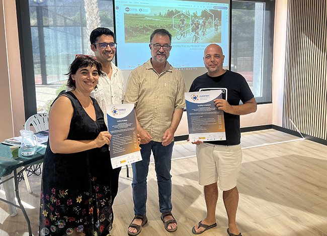 Es van lliurar diversos diplomes de renovació de l’adhesió a la CETS. © Aethnic