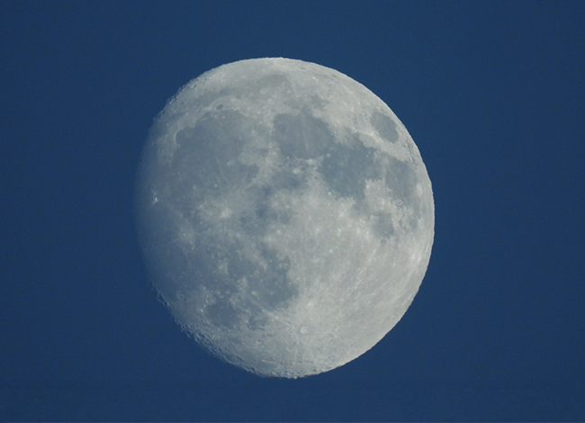 La lluna, el dissabte 4. Autoria: Sofia Paricio