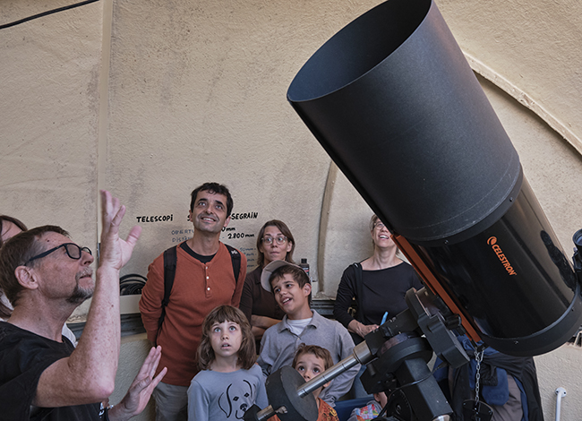 Visitants a l'Observatori Astronòmic del Garraf. Autoria: Oriol Clavera