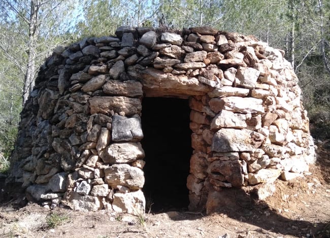 Barraca després de l'actuació de millora. Autor: Associació per la Pedra Seca del Garraf