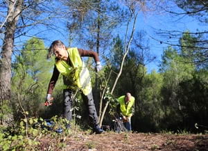 Dos voluntaris en acció. Autor: Cercle Voluntaris