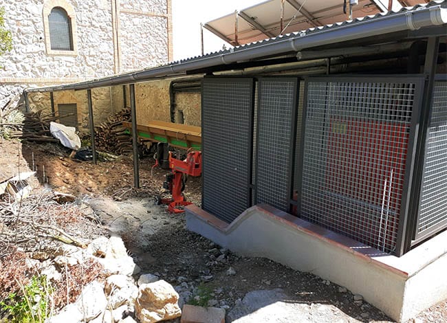 La caldera i el porxo de la Pleta, al Parc del Garraf. <br />Autor: XPN