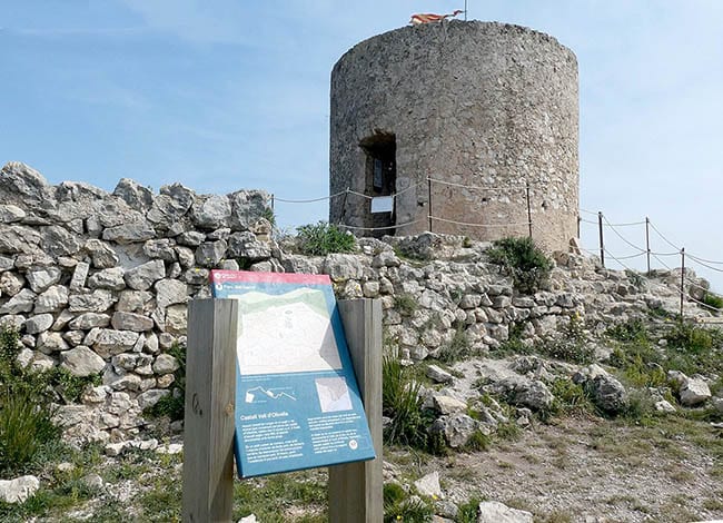 El castell d'Olivella, on es va fer un mirador. Ara està en obres. Autor: Ajuntament d'Olivella