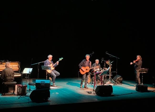 Instant del concert de Claudio Gabriel Sanna al Teatre El Goula, de Begues. Autor: XPN