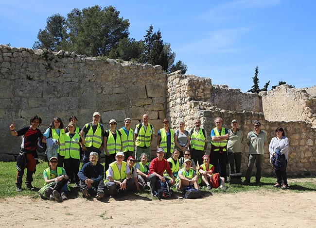 Fotografia de grup amb Núria Molist. Autor: Cercle de Voluntaris dels Parcs Naturals
