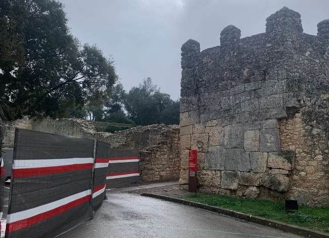 Les obres posaran en valor la muralla del Conjunt monumental d'Olèrdola. Autor: MAC Olèrdola