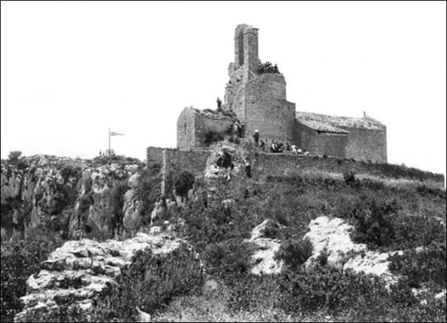 Imatge històrica de l'inici de les excavacions a Olèrdola. Autor: IEC