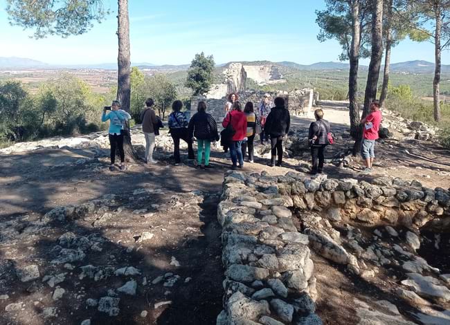 Les visites guiades al Conjunt monumental d'Olèrdola, una de les activitats destacades. Autor: XPN