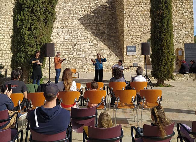 El recital, davant del castell de Castellet. Autor: Tramoia Produccions Culturals