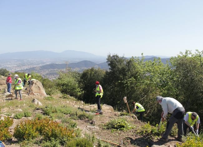 Participants en l'acció de voluntariat al jaciment ibèric de les Maleses. Autor: Cercle de Voluntaris