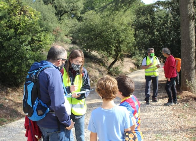 Grup de voluntaris realitzant les enquestes. Autor: Cercle de Voluntaris