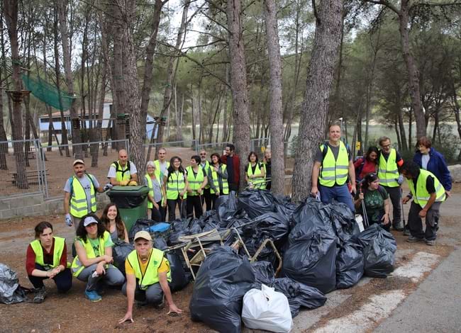 El grup de voluntaris va recollir una gran quantitat de deixalles. Autor: Cercle de Voluntaris