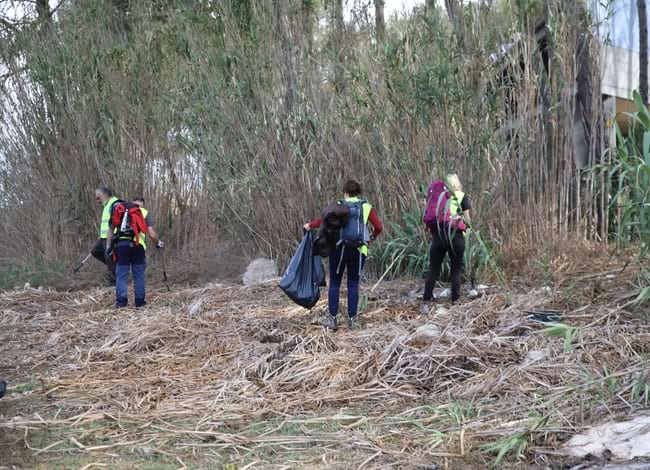 Participats durant la neteja al Parc del Foix. Autor: Cercle de Voluntaris