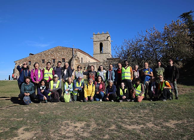 El grup, davant del santuari. Autor: Cercle