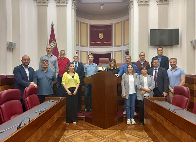 Participants a la primera Trobada de diputacions, ajuntaments i consells provincials a Vitòria-Gasteiz. Autor: Diputació Foral d'Àlaba