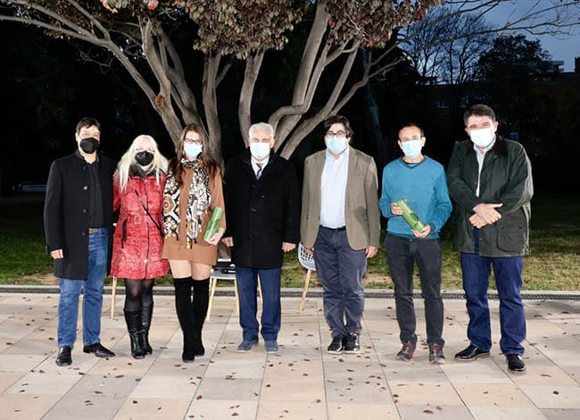 Els premiats, amb els diputats Josep Tarín i Pere Pons. Autora: Judit Contreras / Diputació de Barcelona