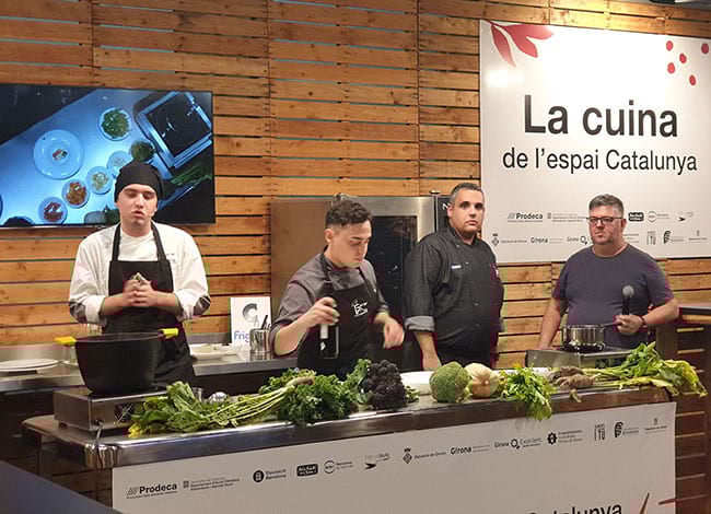 Alumnes de l'Institut FP Sant Cugat fent un taller degustació. Autor: XPN