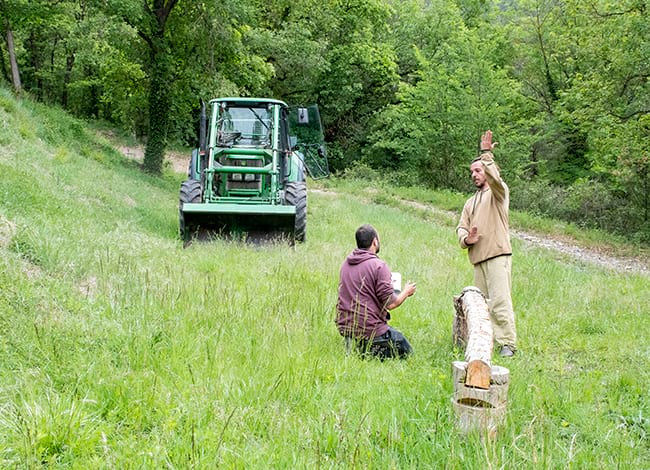 Examinador i alumne, amb un tractor. Autor: XPN