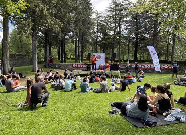 Espectacle de cloenda de la Matinal als jardins del castell de Montesquiu. Autor: Fusic