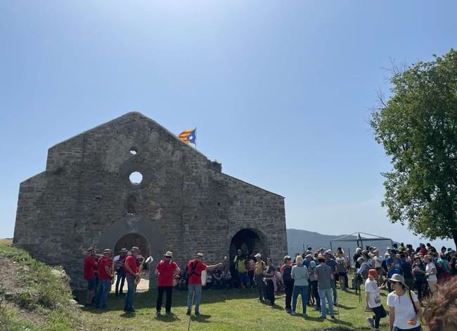 La banda manlleuenca Riverter va amenitzar la trobada al castell de Besora. Autor: XPN